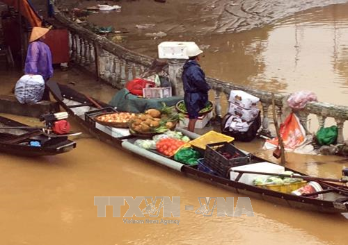Nước lũ lên trở lại, nhiều tuyến đường ở thành phố Huế ngập sâu ảnh 1
